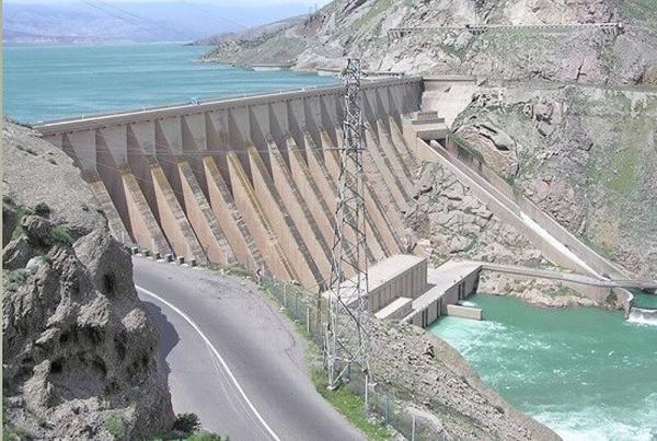 آب در تهران از خط قرمز عبور کرد ، وزیر نیرو : 60 درصد ظرفیت سدهای کشور خالی است